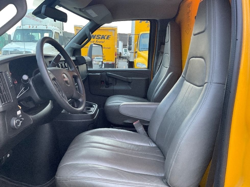 Light Duty Box Truck-Light and Medium Duty Trucks-GMC-2021-Savana G33903-Lexington-KY-64,772\n\t\tmiles-$ 28,250 - Image 19