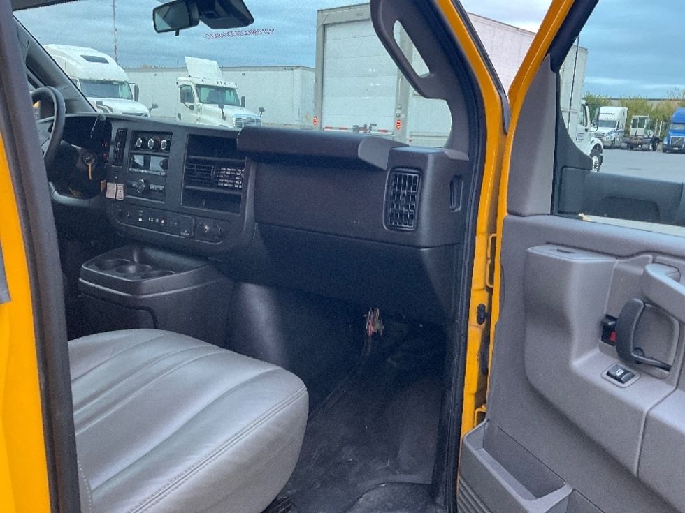 Light Duty Box Truck-Light and Medium Duty Trucks-GMC-2021-Savana G33903-Lexington-KY-64,772\n\t\tmiles-$ 28,250 - Image 21