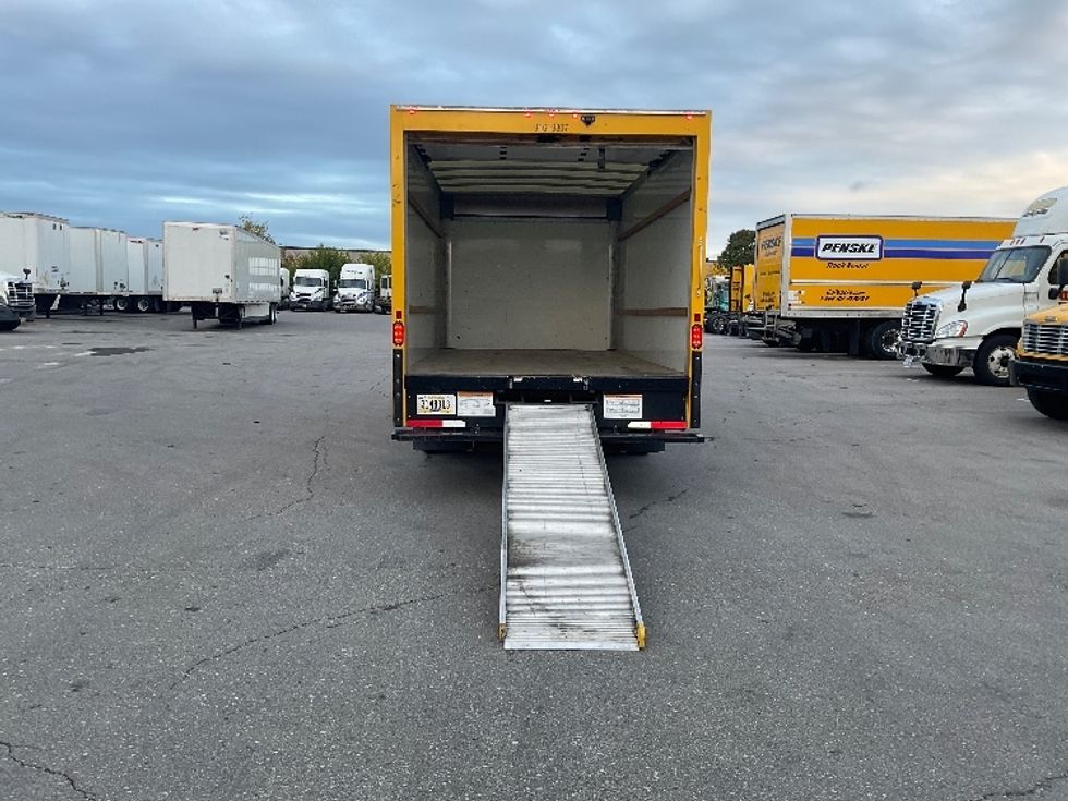Light Duty Box Truck-Light and Medium Duty Trucks-GMC-2021-Savana G33903-Lexington-KY-64,772\n\t\tmiles-$ 28,250 - Image 9