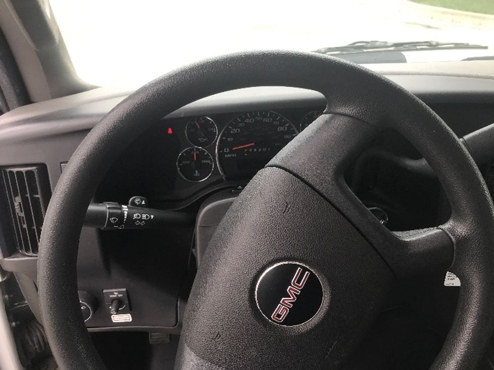 Light Duty Box Truck-Light and Medium Duty Trucks-GMC-2021-Savana G33903-Lincoln-NE-105,035\n\t\tmiles-$ 27,500 - Image 16