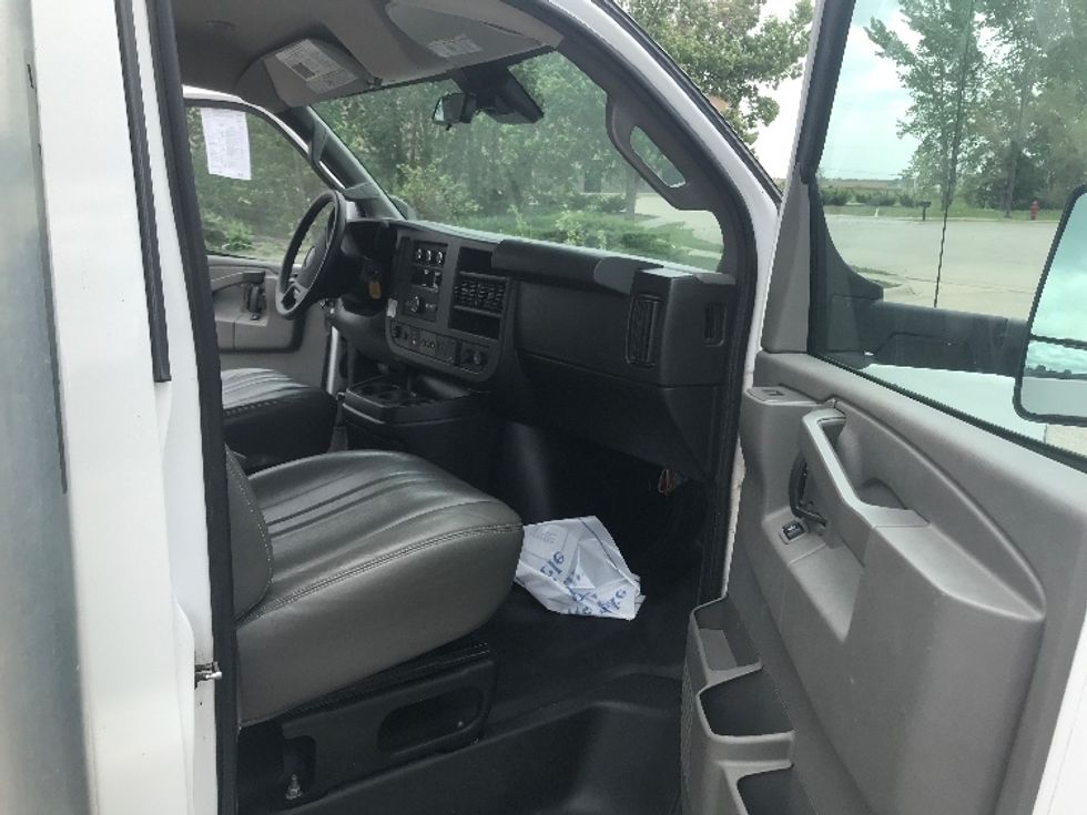 Light Duty Box Truck-Light and Medium Duty Trucks-GMC-2021-Savana G33903-Lincoln-NE-105,035\n\t\tmiles-$ 27,500 - Image 18