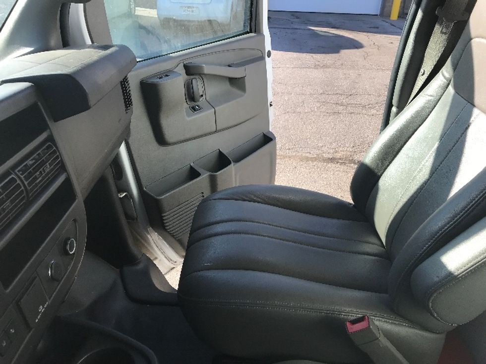 Light Duty Box Truck-Light and Medium Duty Trucks-GMC-2021-Savana G33903-Lincoln-NE-97,544\n\t\tmiles-$ 29,750 - Image 16