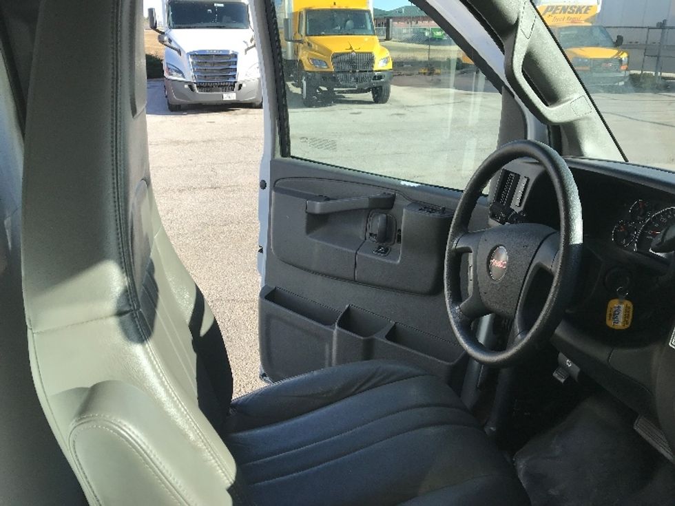 Light Duty Box Truck-Light and Medium Duty Trucks-GMC-2021-Savana G33903-Lincoln-NE-97,544\n\t\tmiles-$ 29,750 - Image 19