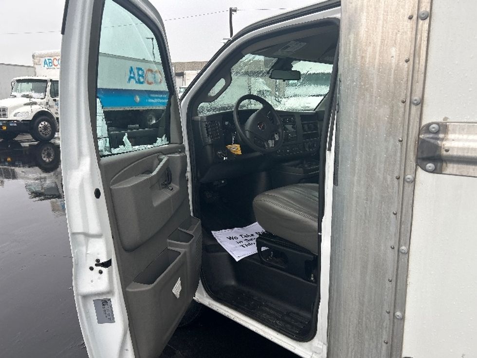 Light Duty Box Truck-Light and Medium Duty Trucks-GMC-2021-Savana G33903-Linden-NJ-121,398\n\t\tmiles-$ 26,250 - Image 16