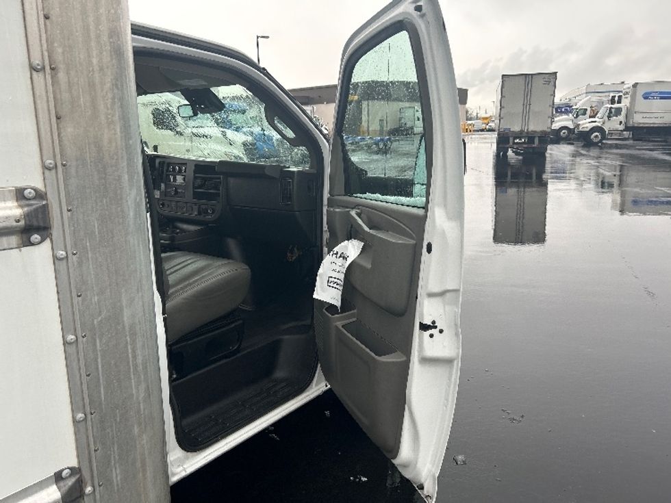 Light Duty Box Truck-Light and Medium Duty Trucks-GMC-2021-Savana G33903-Linden-NJ-121,398\n\t\tmiles-$ 26,250 - Image 20