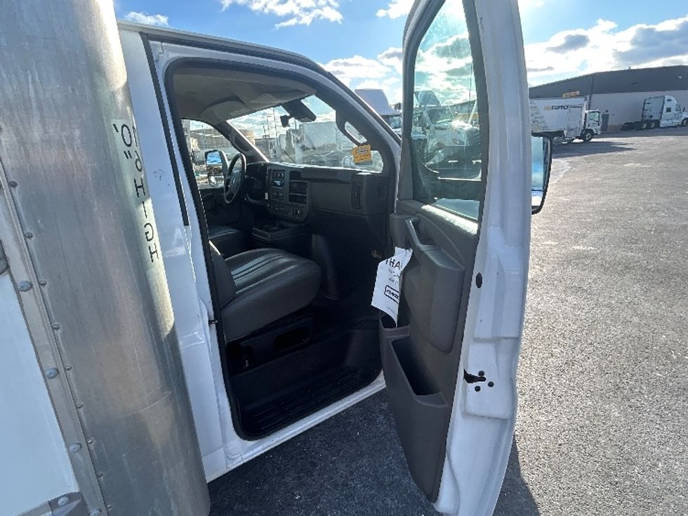 Light Duty Box Truck-Light and Medium Duty Trucks-GMC-2021-Savana G33903-Linden-NJ-95,101\n\t\tmiles-$ 29,000 - Image 20