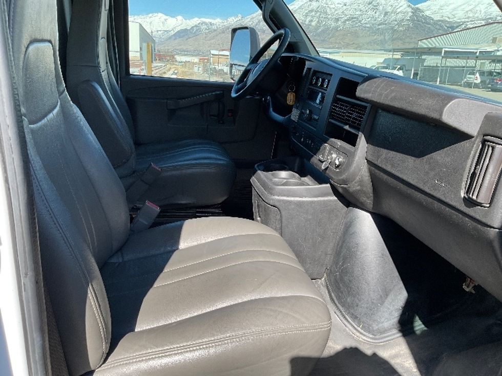 Light Duty Box Truck-Light and Medium Duty Trucks-GMC-2021-Savana G33903-Lindon-UT-87,290\n\t\tmiles-$ 37,000 - Image 21