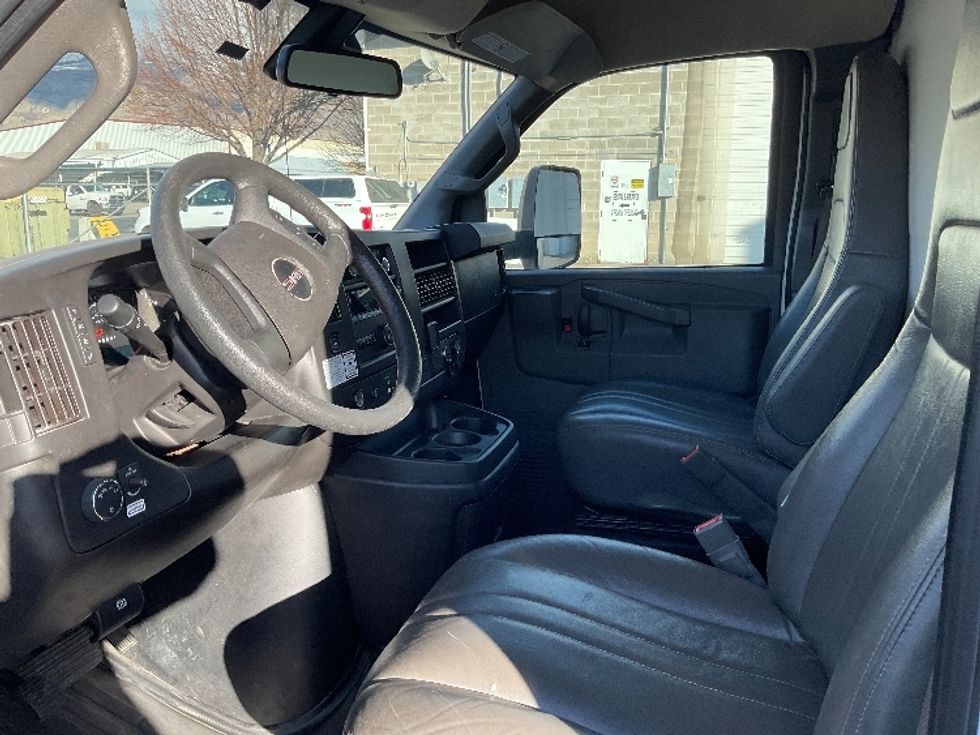 Light Duty Box Truck-Light and Medium Duty Trucks-GMC-2021-Savana G33903-Lindon-UT-91,285\n\t\tmiles-$ 32,000 - Image 17