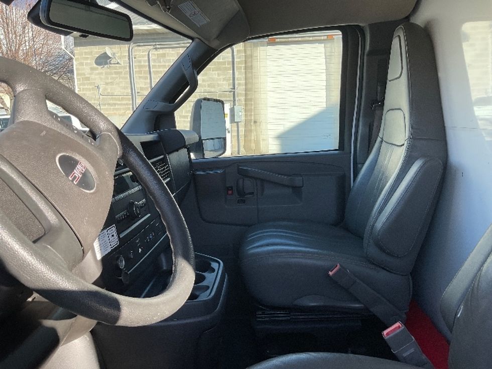 Light Duty Box Truck-Light and Medium Duty Trucks-GMC-2021-Savana G33903-Lindon-UT-91,285\n\t\tmiles-$ 32,000 - Image 19