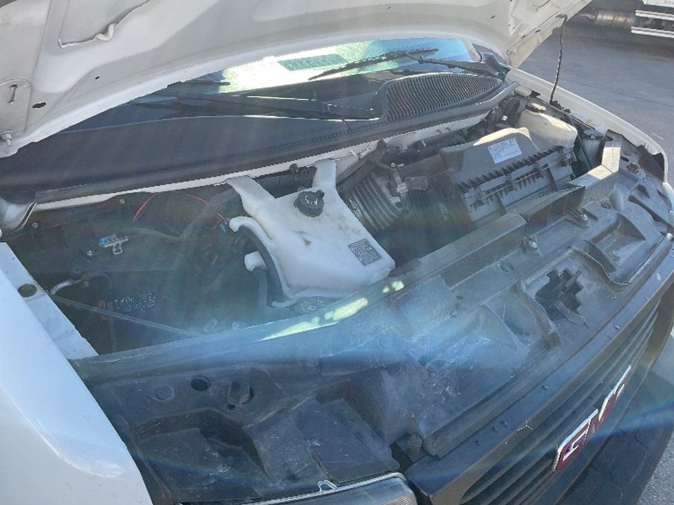 Light Duty Box Truck-Light and Medium Duty Trucks-GMC-2021-Savana G33903-Lindon-UT-91,285\n\t\tmiles-$ 32,000 - Image 23