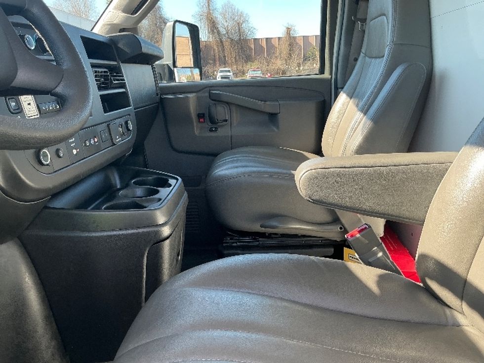 Light Duty Box Truck-Light and Medium Duty Trucks-GMC-2021-Savana G33903-Lithia Springs-GA-108,239\n\t\tmiles-$ 30,750 - Image 19