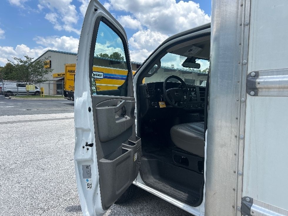 Light Duty Box Truck-Light and Medium Duty Trucks-GMC-2021-Savana G33903-Little Rock-AR-106,952\n\t\tmiles-$ 29,250 - Image 16