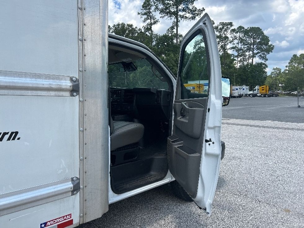 Light Duty Box Truck-Light and Medium Duty Trucks-GMC-2021-Savana G33903-Little Rock-AR-106,952\n\t\tmiles-$ 29,250 - Image 20