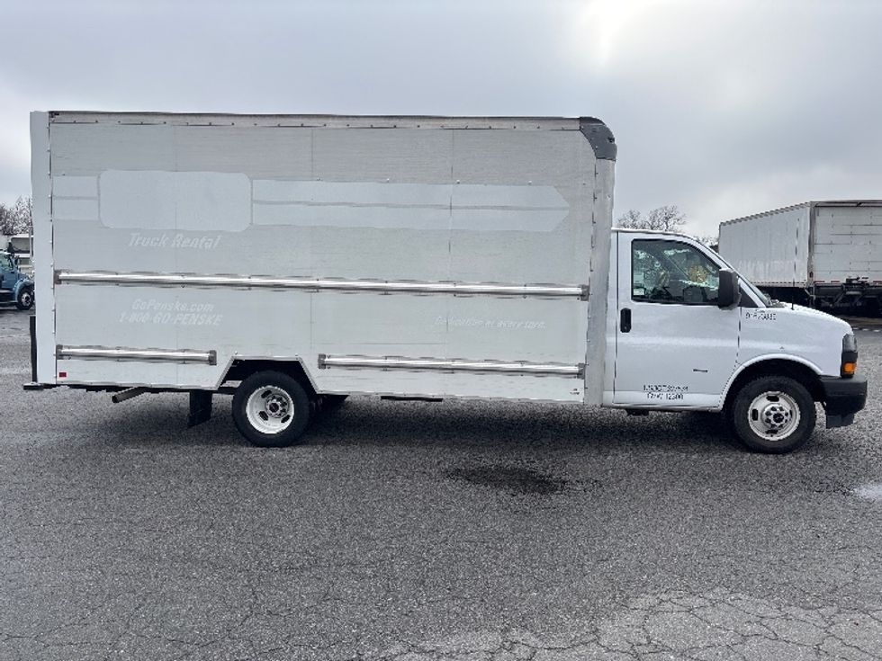 Light Duty Box Truck-Light and Medium Duty Trucks-GMC-2021-Savana G33903-Little Rock-AR-110,332\n\t\tmiles-$ 28,000 - Image 15