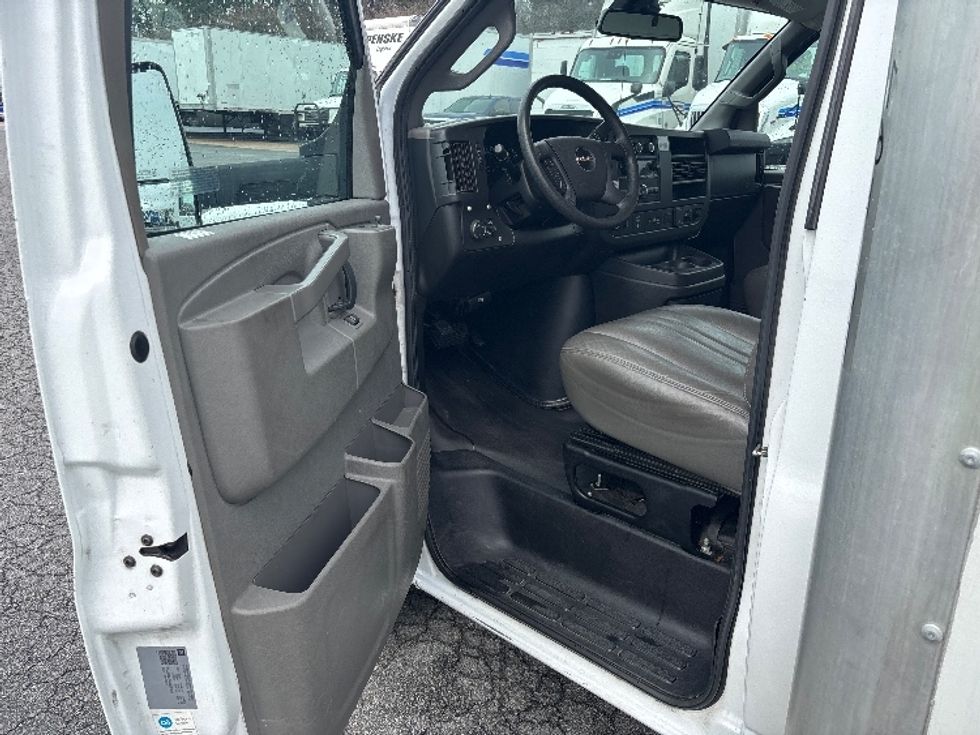 Light Duty Box Truck-Light and Medium Duty Trucks-GMC-2021-Savana G33903-Little Rock-AR-110,332\n\t\tmiles-$ 28,000 - Image 16