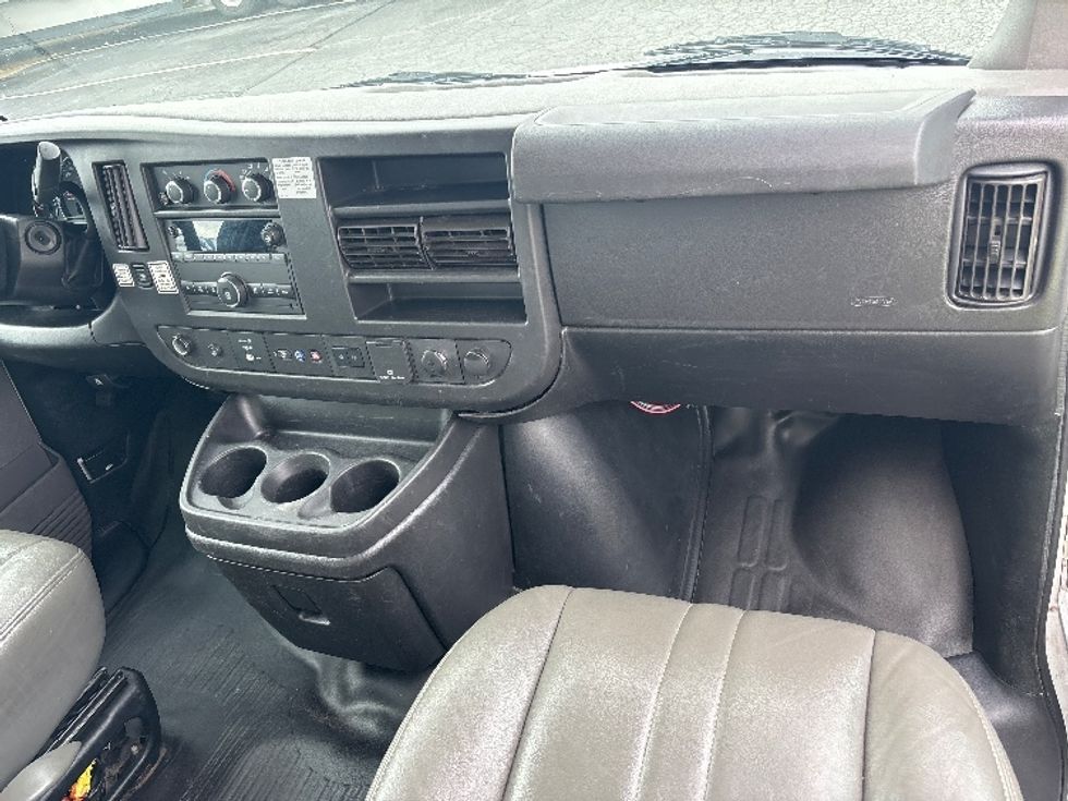 Light Duty Box Truck-Light and Medium Duty Trucks-GMC-2021-Savana G33903-Little Rock-AR-110,332\n\t\tmiles-$ 28,000 - Image 21