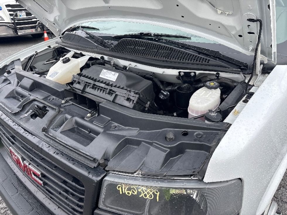 Light Duty Box Truck-Light and Medium Duty Trucks-GMC-2021-Savana G33903-Little Rock-AR-110,332\n\t\tmiles-$ 28,000 - Image 24