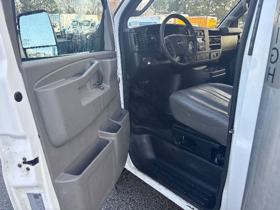 Light Duty Box Truck-Light and Medium Duty Trucks-GMC-2021-Savana G33903-Little Rock-AR-120,781\n\t\tmiles-$ 26,750 - Image 16