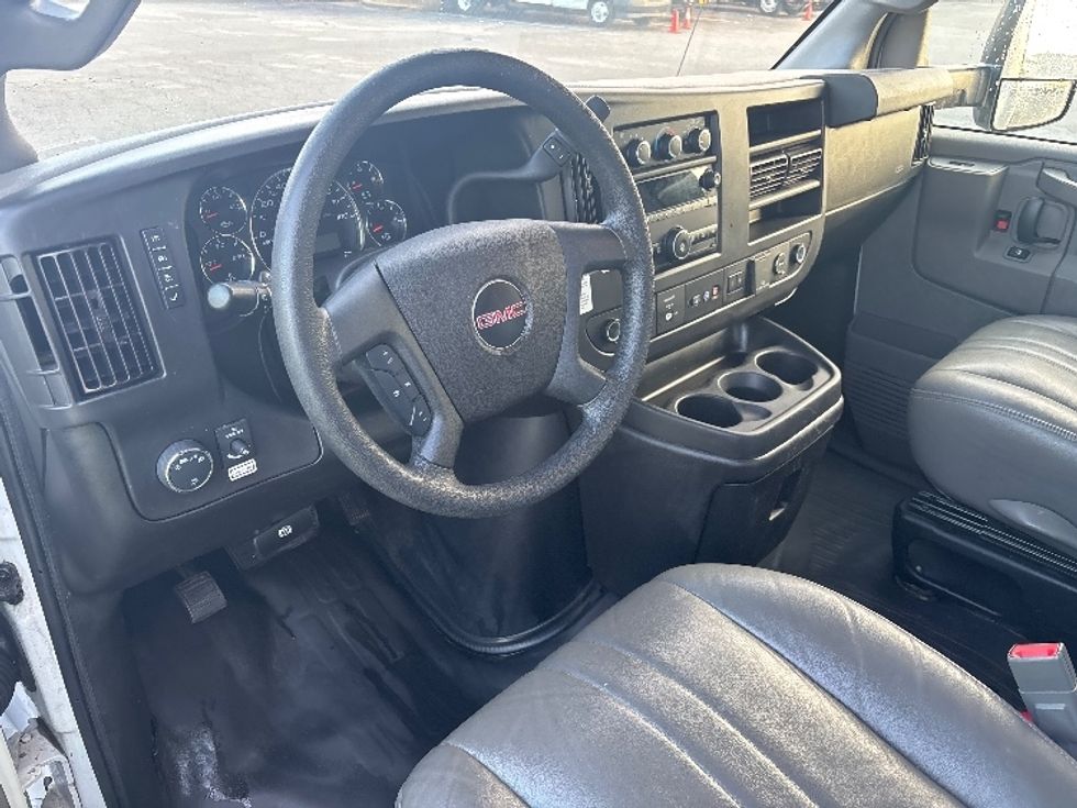 Light Duty Box Truck-Light and Medium Duty Trucks-GMC-2021-Savana G33903-Little Rock-AR-120,781\n\t\tmiles-$ 26,750 - Image 17