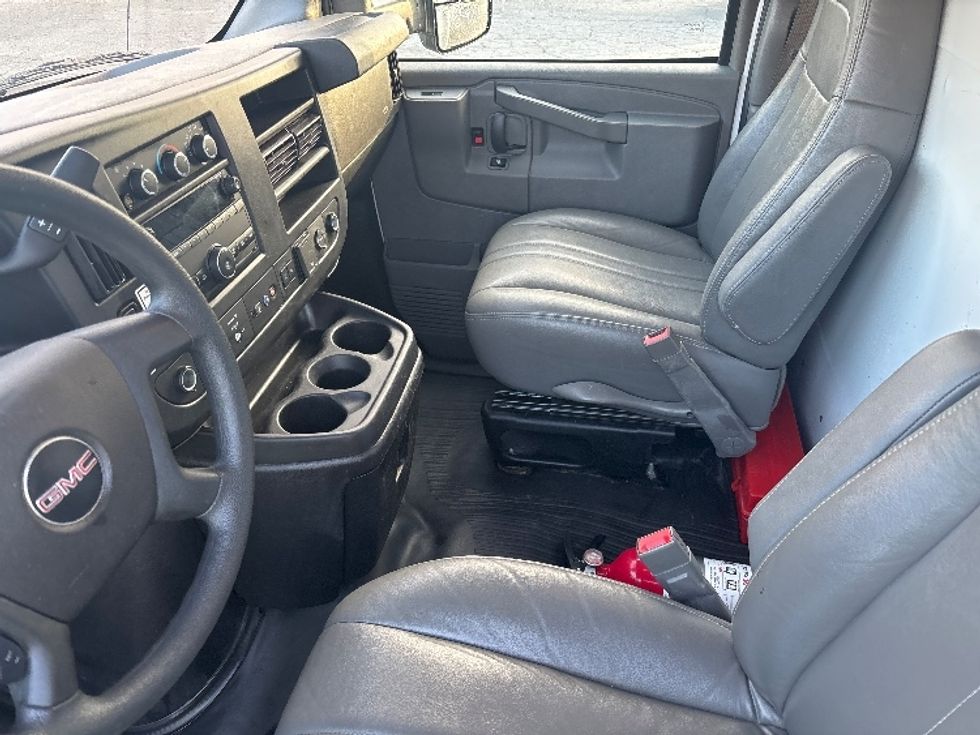 Light Duty Box Truck-Light and Medium Duty Trucks-GMC-2021-Savana G33903-Little Rock-AR-120,781\n\t\tmiles-$ 26,750 - Image 19