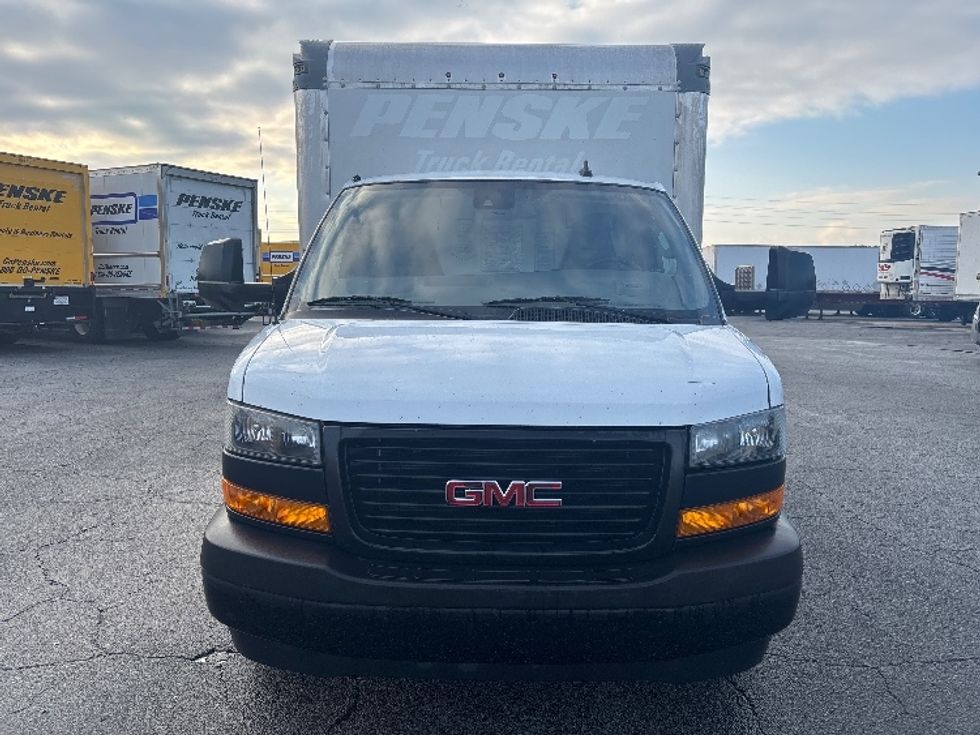 Light Duty Box Truck-Light and Medium Duty Trucks-GMC-2021-Savana G33903-Little Rock-AR-120,781\n\t\tmiles-$ 26,750 - Image 2