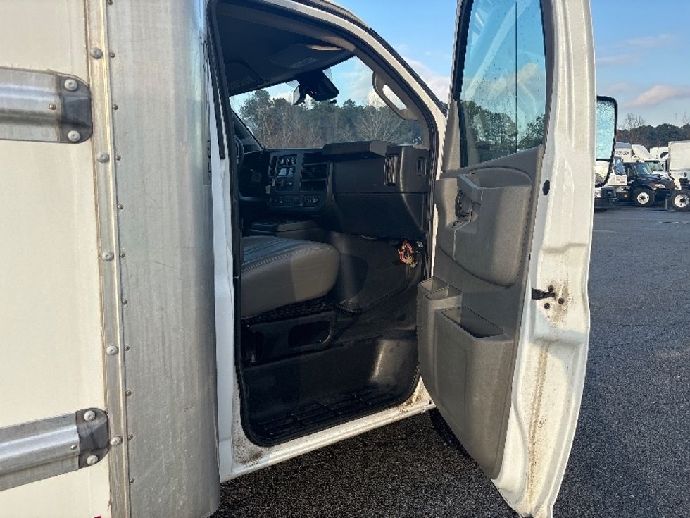 Light Duty Box Truck-Light and Medium Duty Trucks-GMC-2021-Savana G33903-Little Rock-AR-120,781\n\t\tmiles-$ 26,750 - Image 20