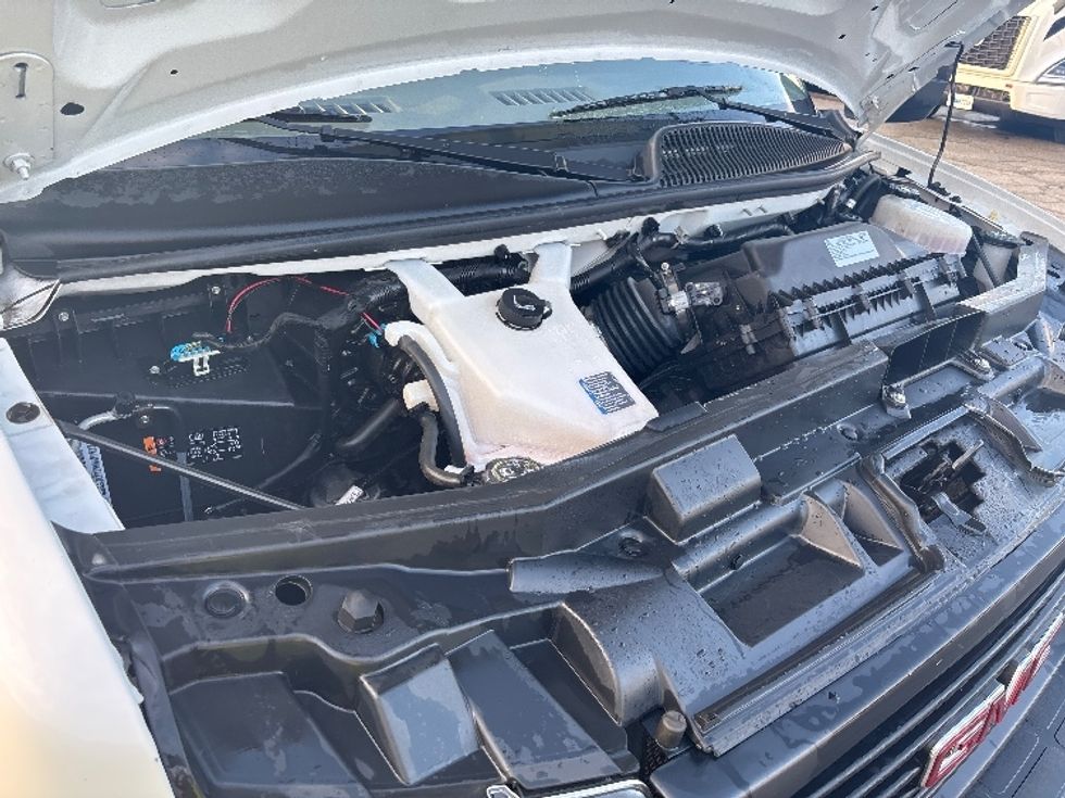 Light Duty Box Truck-Light and Medium Duty Trucks-GMC-2021-Savana G33903-Little Rock-AR-120,781\n\t\tmiles-$ 26,750 - Image 23