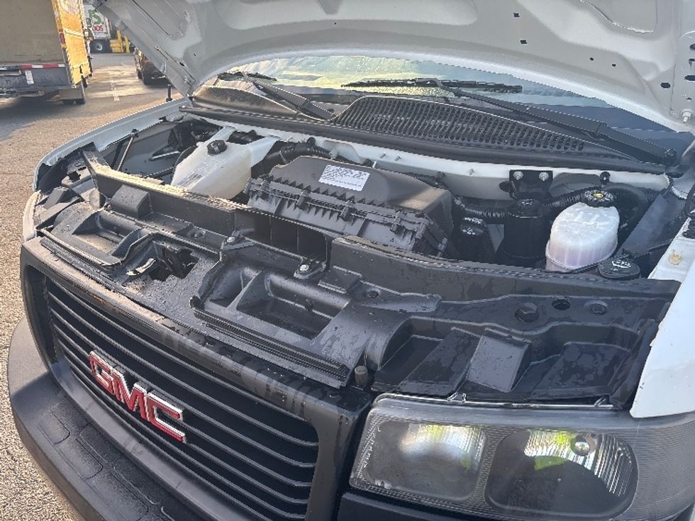 Light Duty Box Truck-Light and Medium Duty Trucks-GMC-2021-Savana G33903-Little Rock-AR-120,781\n\t\tmiles-$ 26,750 - Image 24