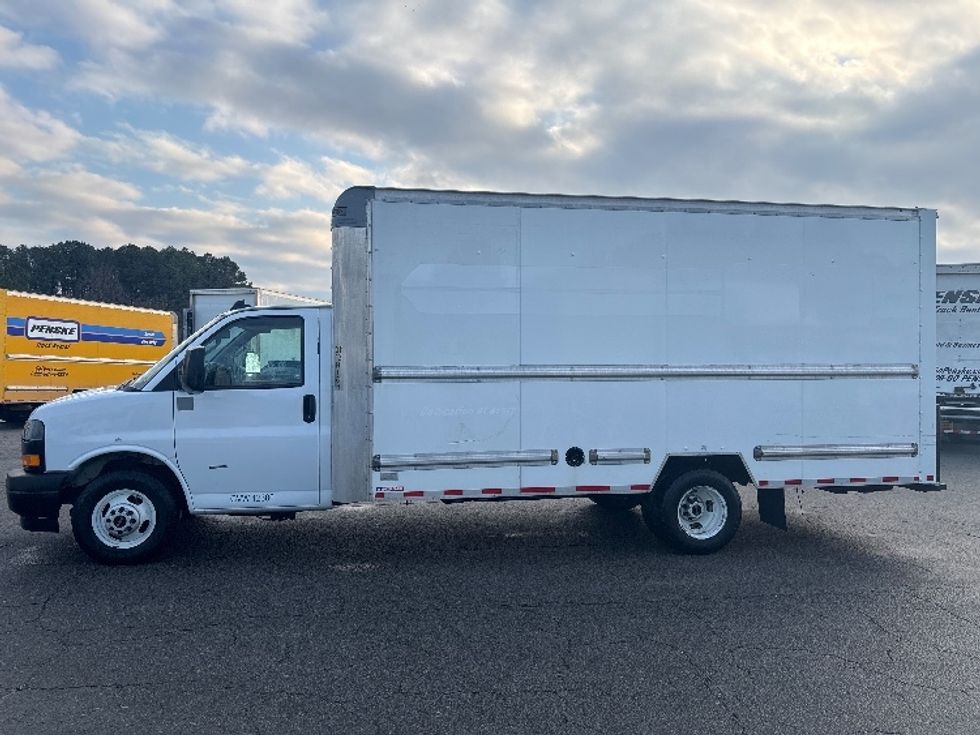 Light Duty Box Truck-Light and Medium Duty Trucks-GMC-2021-Savana G33903-Little Rock-AR-120,781\n\t\tmiles-$ 26,750 - Image 4