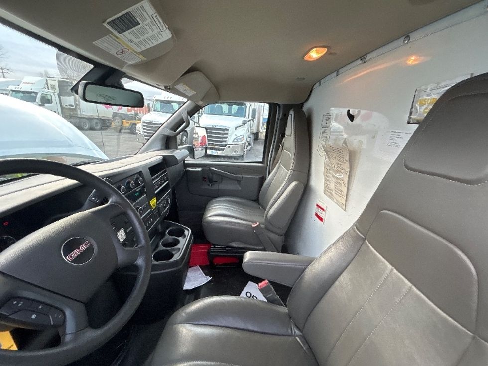 Light Duty Box Truck-Light and Medium Duty Trucks-GMC-2021-Savana G33903-Liverpool-NY-100,345\n\t\tmiles-$ 27,750 - Image 18