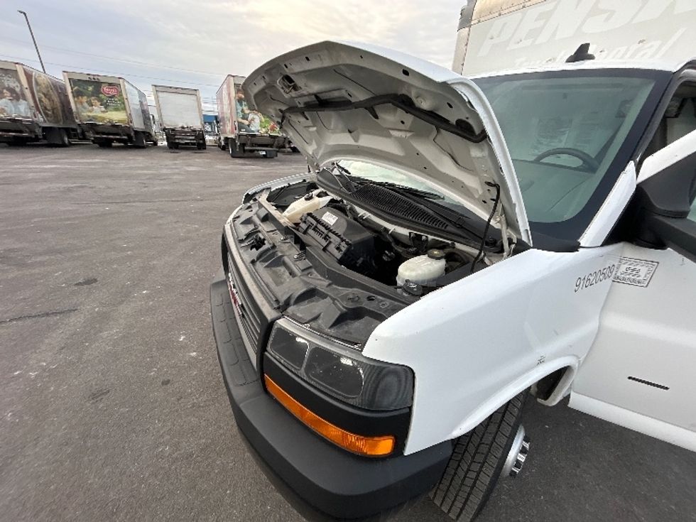 Light Duty Box Truck-Light and Medium Duty Trucks-GMC-2021-Savana G33903-Liverpool-NY-103,647\n\t\tmiles-$ 27,250 - Image 23