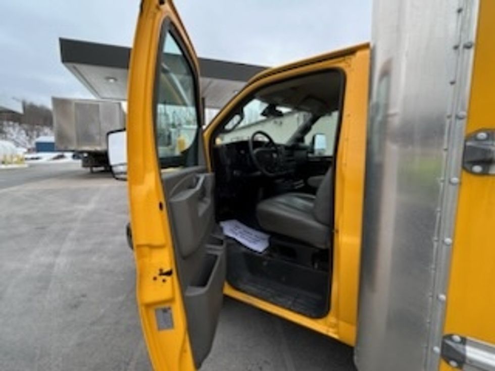 Light Duty Box Truck-Light and Medium Duty Trucks-GMC-2021-Savana G33903-Liverpool-NY-86,924\n\t\tmiles-$ 28,500 - Image 16