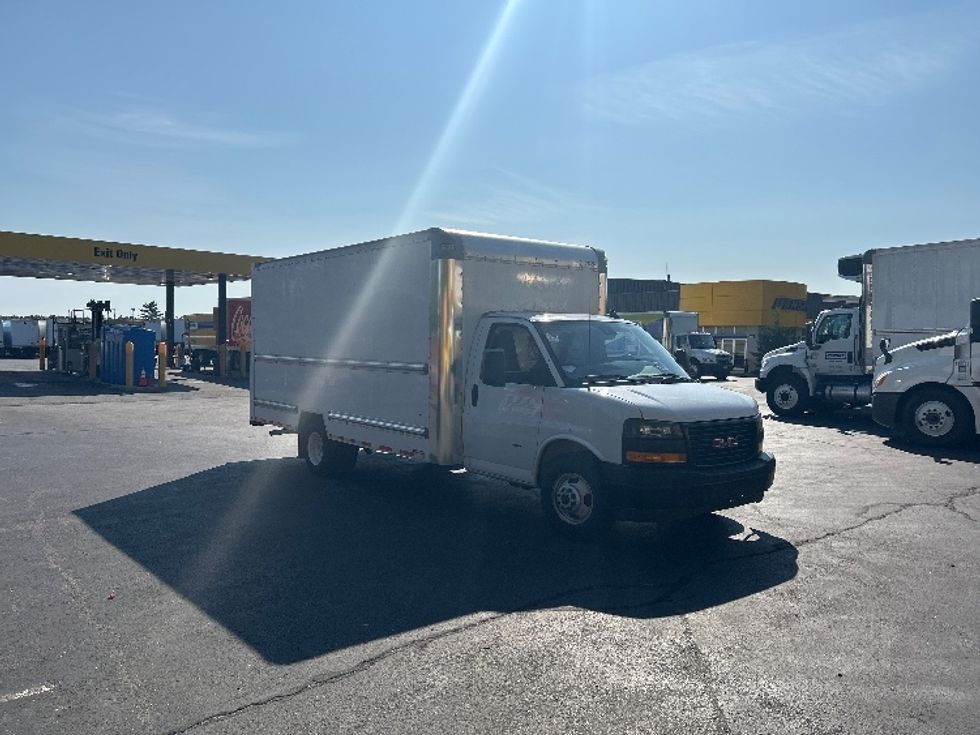 2019 Isuzu NPR photo 15
