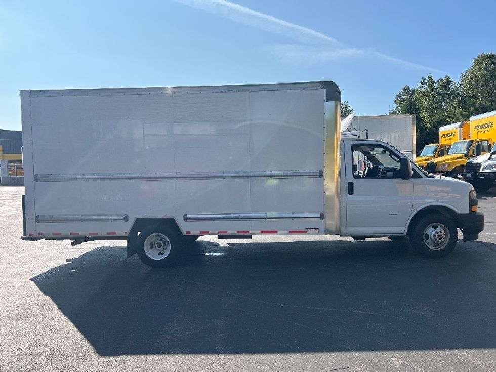 Light Duty Box Truck-Light and Medium Duty Trucks-GMC-2021-Savana G33903-Londonderry-NH-107,671\n\t\tmiles-$ 26,000 - Image 15