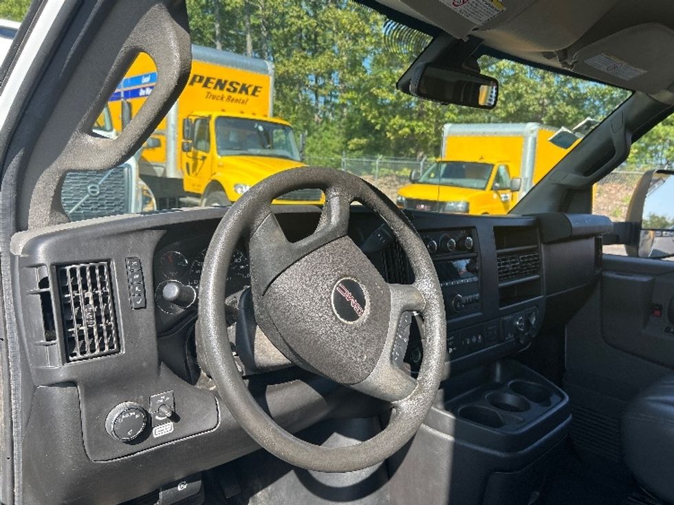 Light Duty Box Truck-Light and Medium Duty Trucks-GMC-2021-Savana G33903-Londonderry-NH-107,671\n\t\tmiles-$ 26,000 - Image 17