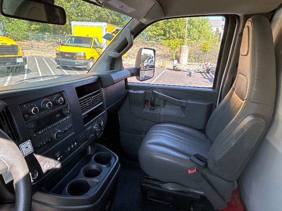 Light Duty Box Truck-Light and Medium Duty Trucks-GMC-2021-Savana G33903-Londonderry-NH-107,671\n\t\tmiles-$ 26,000 - Image 19