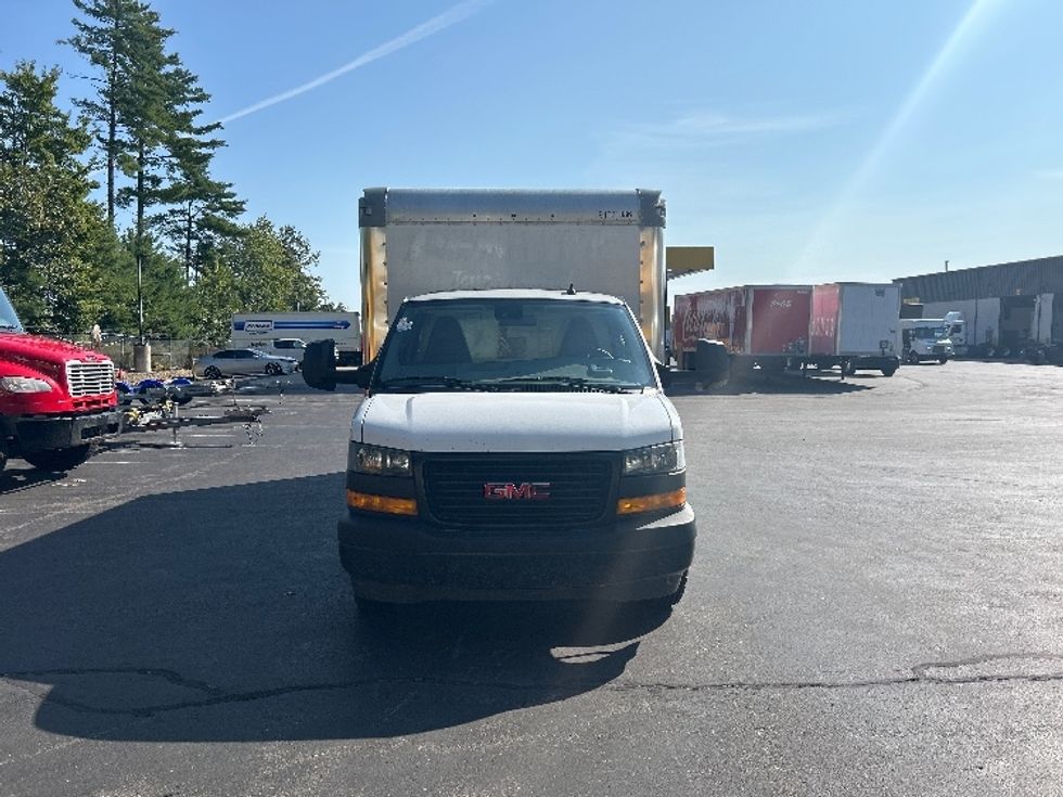 Light Duty Box Truck-Light and Medium Duty Trucks-GMC-2021-Savana G33903-Londonderry-NH-107,671\n\t\tmiles-$ 26,000 - Image 2