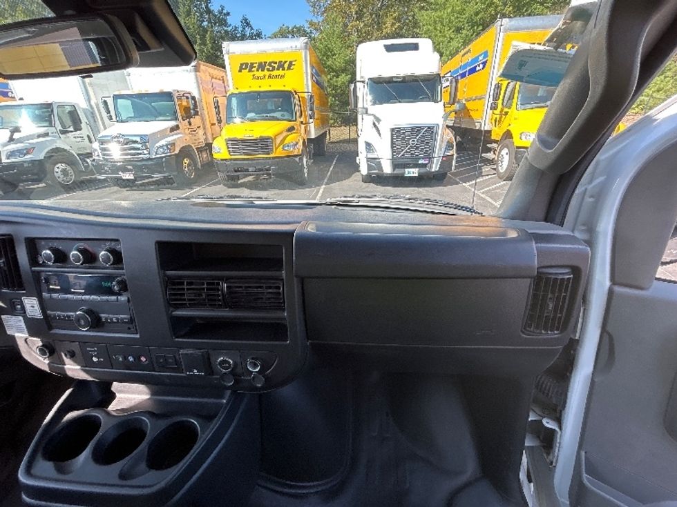 Light Duty Box Truck-Light and Medium Duty Trucks-GMC-2021-Savana G33903-Londonderry-NH-107,671\n\t\tmiles-$ 26,000 - Image 21