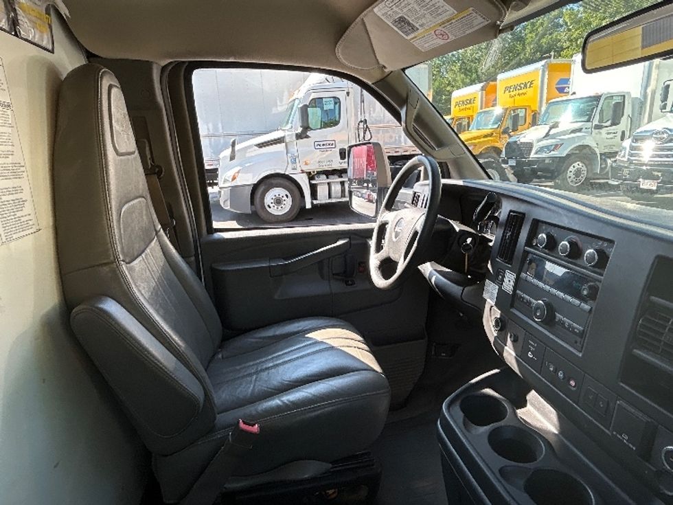 Light Duty Box Truck-Light and Medium Duty Trucks-GMC-2021-Savana G33903-Londonderry-NH-107,671\n\t\tmiles-$ 26,000 - Image 22