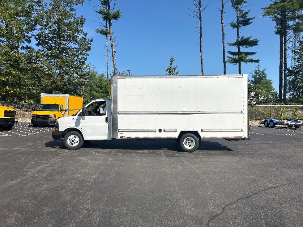 Light Duty Box Truck-Light and Medium Duty Trucks-GMC-2021-Savana G33903-Londonderry-NH-107,671\n\t\tmiles-$ 26,000 - Image 4