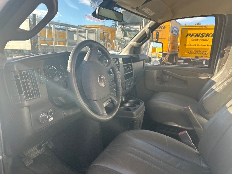 Light Duty Box Truck-Light and Medium Duty Trucks-GMC-2021-Savana G33903-Londonderry-NH-109,686\n\t\tmiles-$ 26,750 - Image 14
