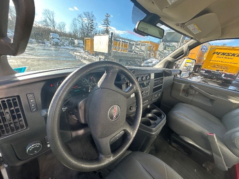 Light Duty Box Truck-Light and Medium Duty Trucks-GMC-2021-Savana G33903-Londonderry-NH-109,686\n\t\tmiles-$ 26,750 - Image 15