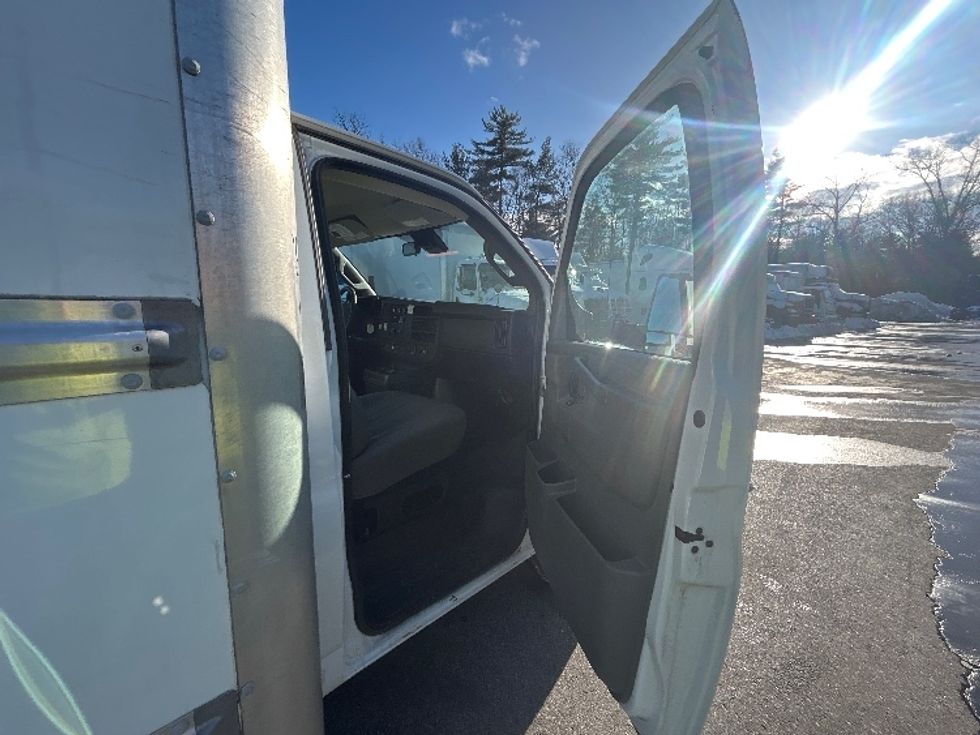 Light Duty Box Truck-Light and Medium Duty Trucks-GMC-2021-Savana G33903-Londonderry-NH-109,686\n\t\tmiles-$ 26,750 - Image 17