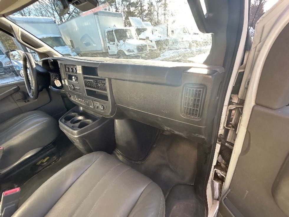 Light Duty Box Truck-Light and Medium Duty Trucks-GMC-2021-Savana G33903-Londonderry-NH-109,686\n\t\tmiles-$ 26,750 - Image 18
