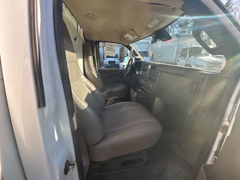 Light Duty Box Truck-Light and Medium Duty Trucks-GMC-2021-Savana G33903-Londonderry-NH-109,686\n\t\tmiles-$ 26,750 - Image 19