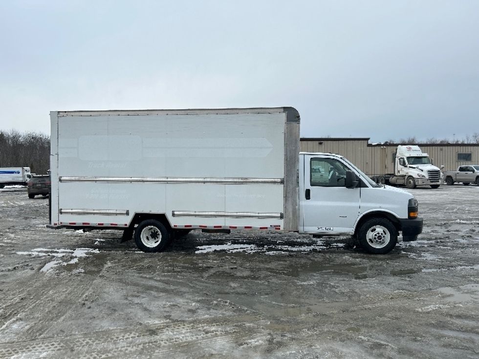 Light Duty Box Truck-Light and Medium Duty Trucks-GMC-2021-Savana G33903-Londonderry-NH-115,579\n\t\tmiles-$ 26,000 - Image 15
