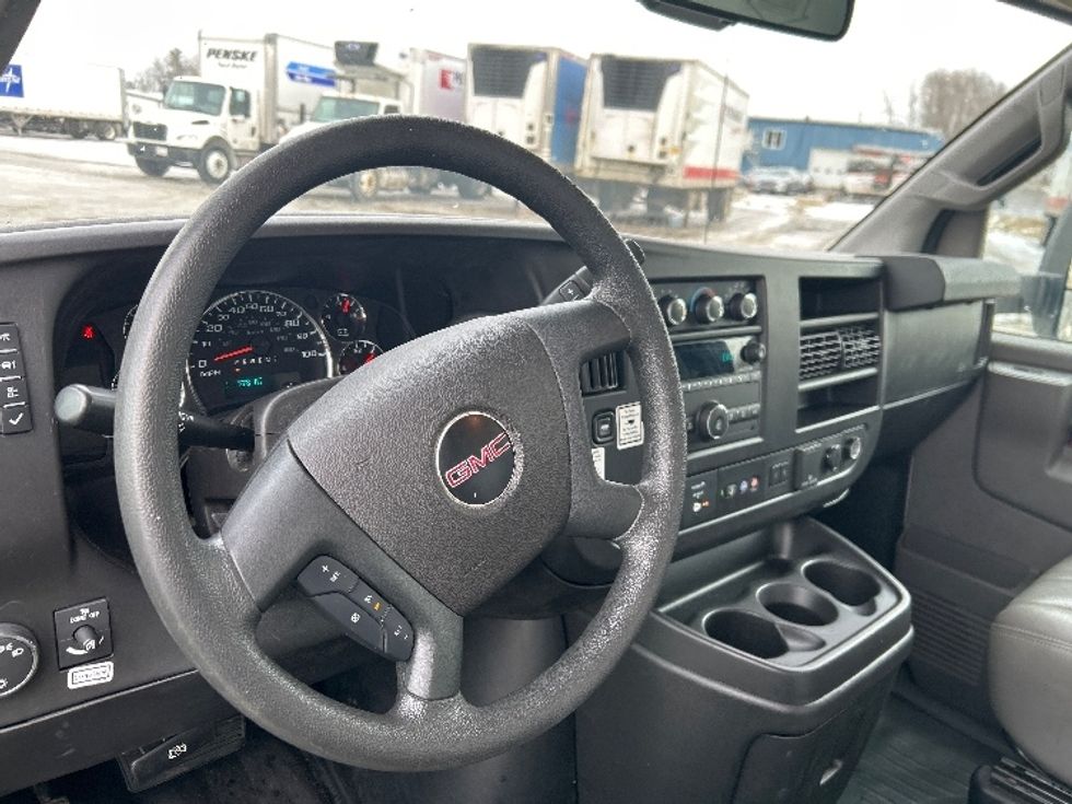 Light Duty Box Truck-Light and Medium Duty Trucks-GMC-2021-Savana G33903-Londonderry-NH-115,579\n\t\tmiles-$ 26,000 - Image 17