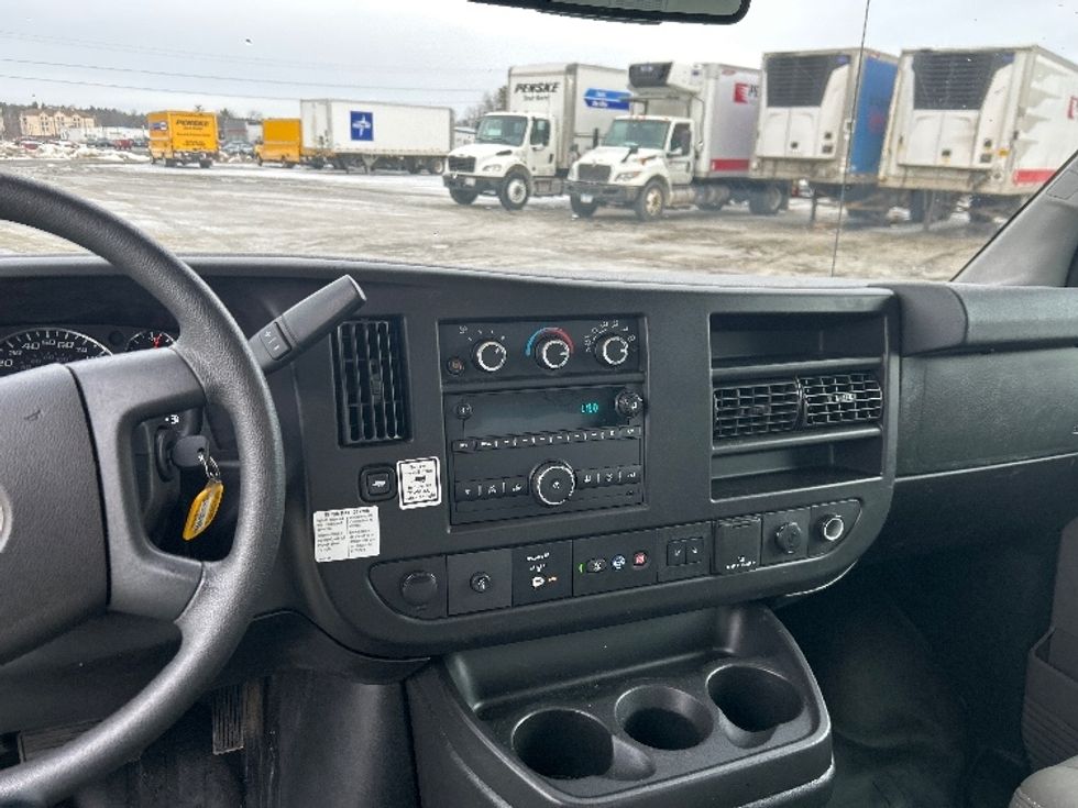 Light Duty Box Truck-Light and Medium Duty Trucks-GMC-2021-Savana G33903-Londonderry-NH-115,579\n\t\tmiles-$ 26,000 - Image 18