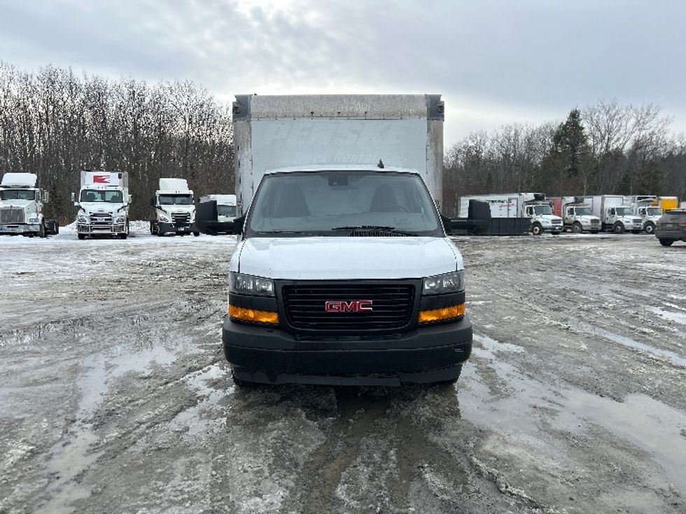 Light Duty Box Truck-Light and Medium Duty Trucks-GMC-2021-Savana G33903-Londonderry-NH-115,579\n\t\tmiles-$ 26,000 - Image 2