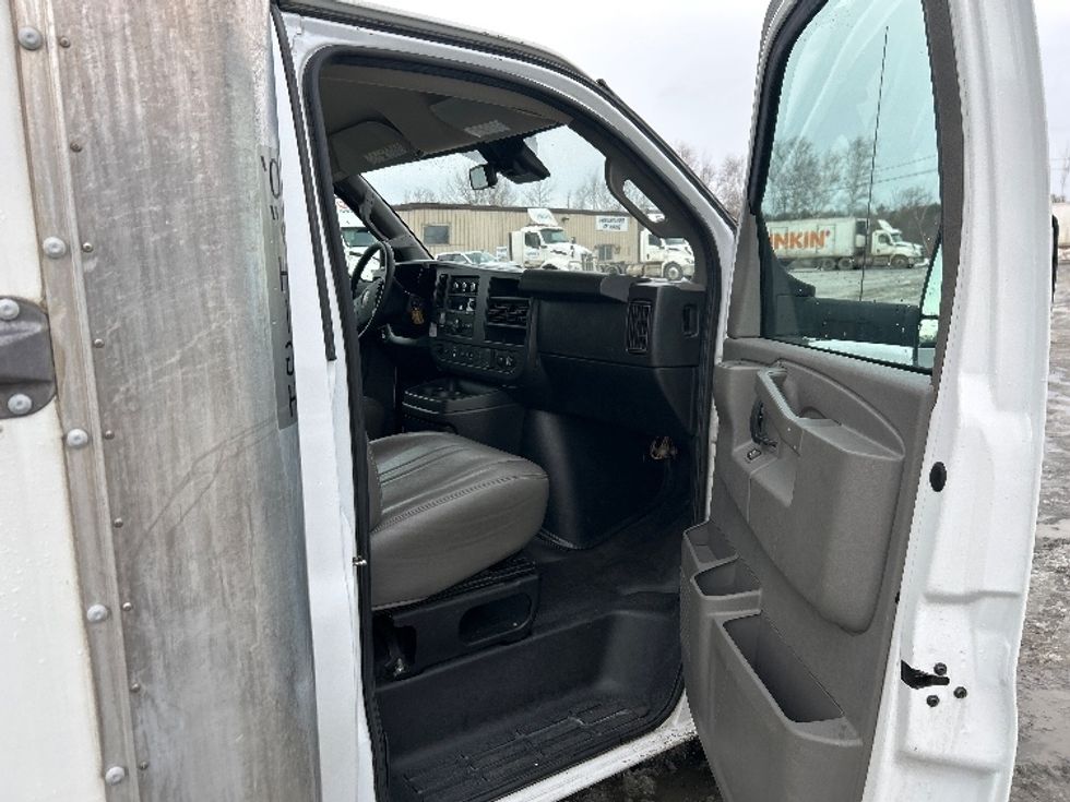 Light Duty Box Truck-Light and Medium Duty Trucks-GMC-2021-Savana G33903-Londonderry-NH-115,579\n\t\tmiles-$ 26,000 - Image 20